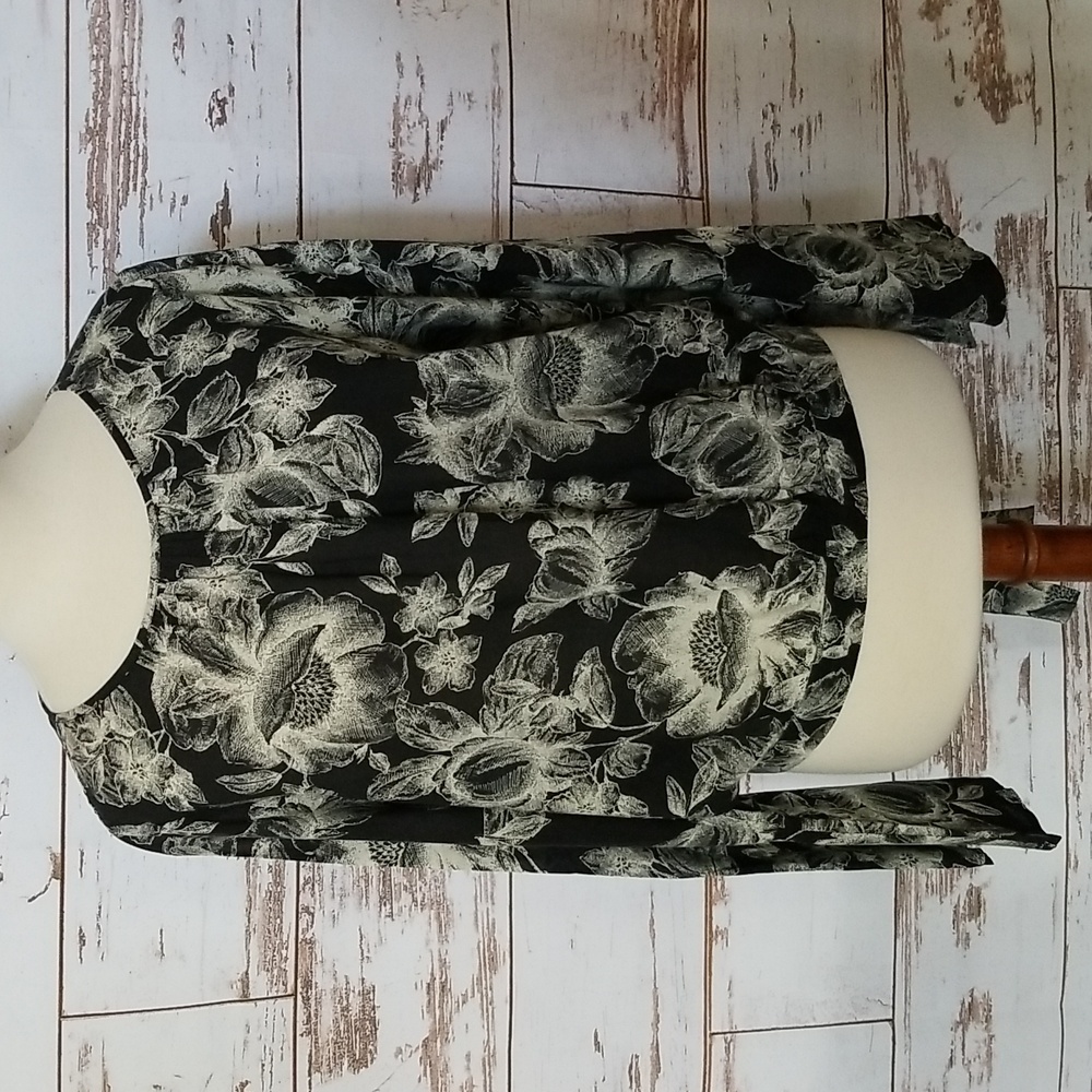 Melrose and Market Floral Top